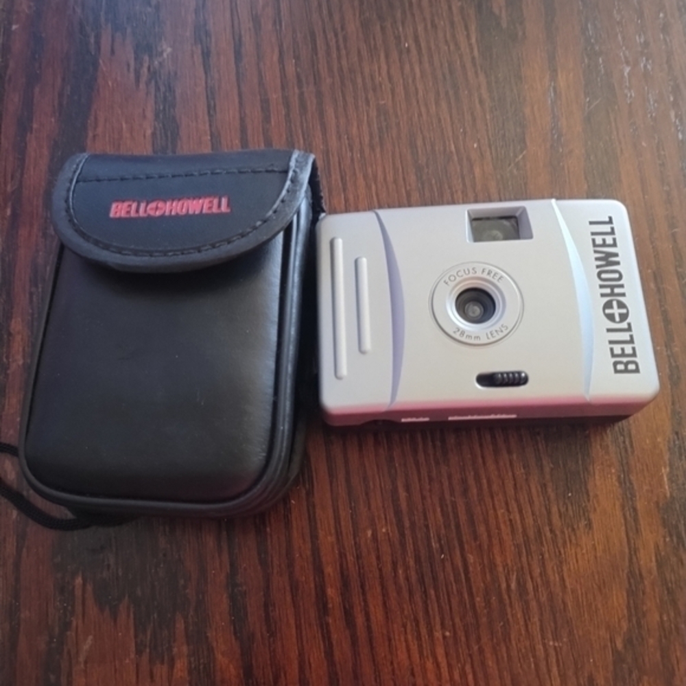 BELL & HOWELL Point And Shoot 35MM Film Camera "Focus Free" 28MM (i)